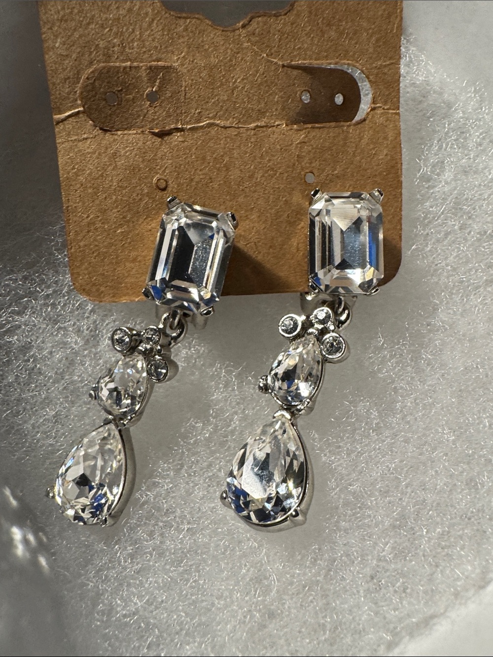 NWOT OSCAR DE LA RENTA Crystal Drop Clip-On Earrings Silver Tone 2 inch